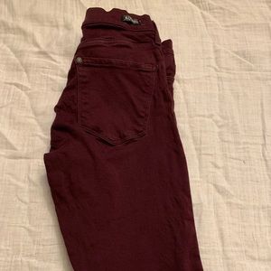 Shaping skinny jeans